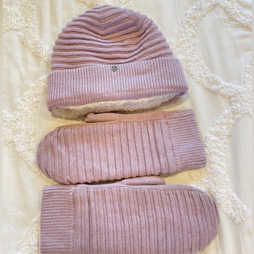 Lululemon Matching Beanie & Mittens Set - GONE BY 8/20‼️
